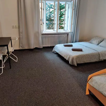 Private With Free Parking Next To Railway Station Prag