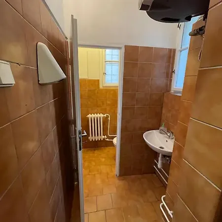 Private With Free Parking Next To Railway Station Pensjonat *