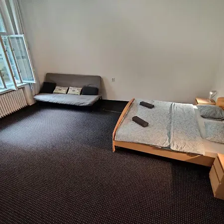 Gæstehus Private With Free Parking Next To Railway Station Prag