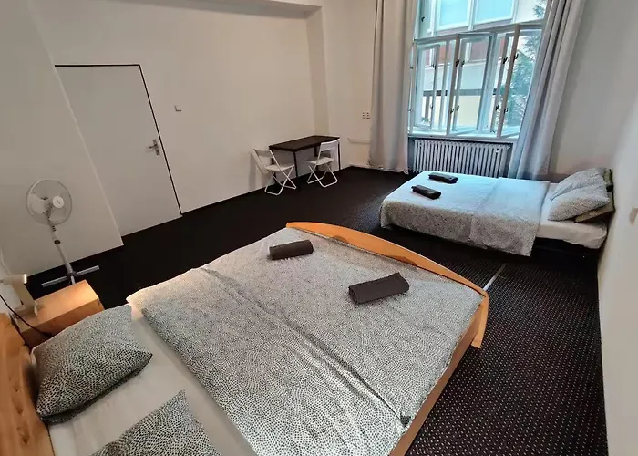 Guest house Private With Free Parking Next To Railway Station *